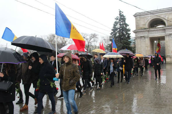 Marș la 100 de ani de la crearea Republicii Democratice Moldovenești