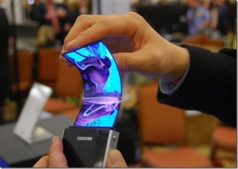 Samsung va lansa un smartphone cu ecran pliabil în 2018. 