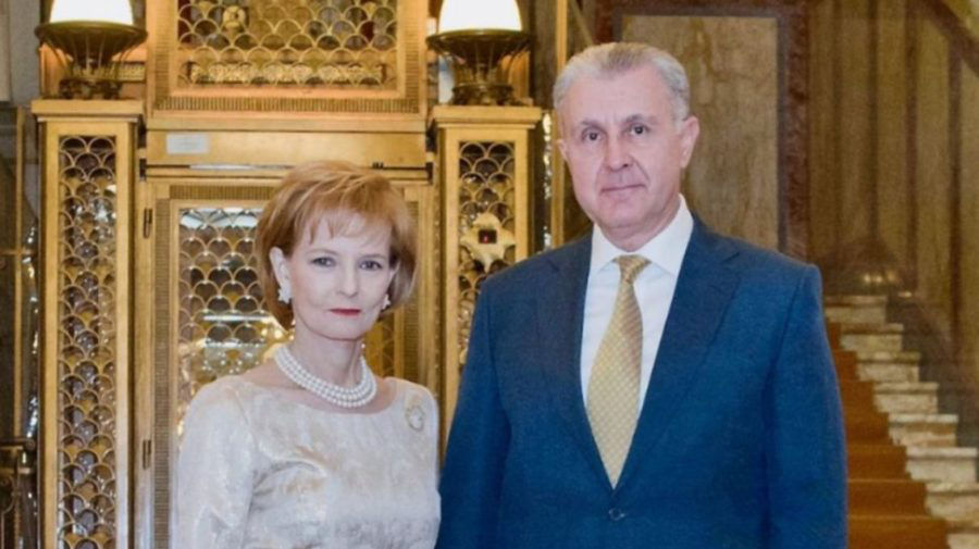 Румынская королевская семья поздравила соотечественников с Новым годом.