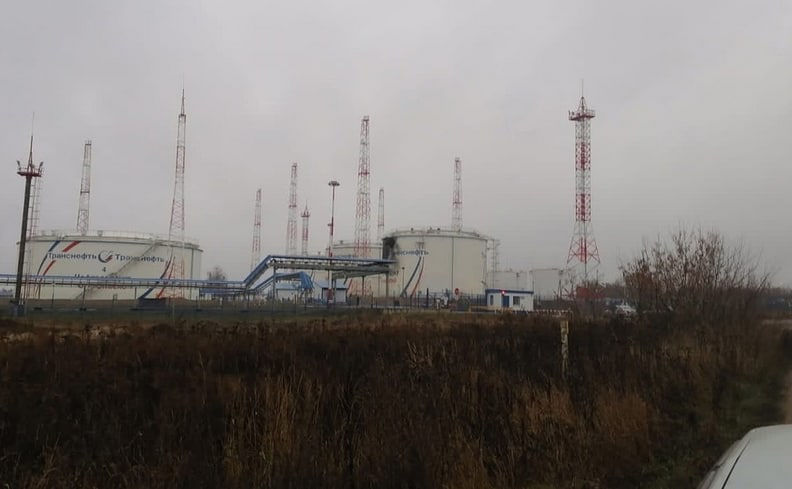 В Орловской области, предположительно, БПЛА провел подрыв нефтебазы