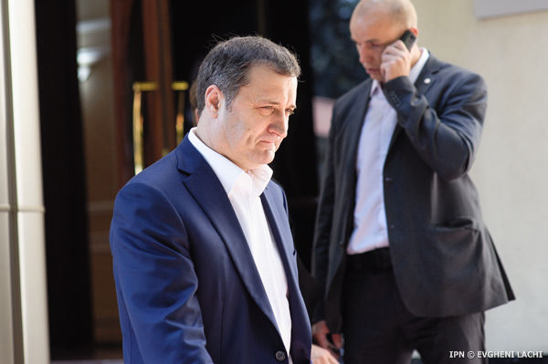 Avocaţii lui Vlad Filat susţin că starea ex-premierului liberal-democrat, care se află în detenţie, se agravează în mod vizibil.