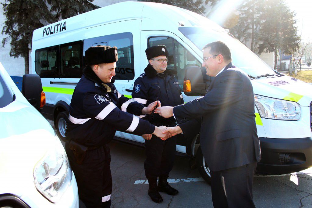 Astăzi, 18 februarie, curent, Poliția a primit în dotare încă două autovehicule de serviciu noi.