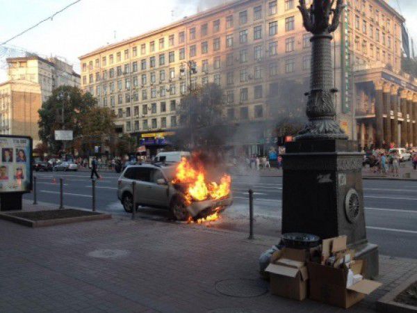 Пострадавших в результате возгорания автомобиля нет.