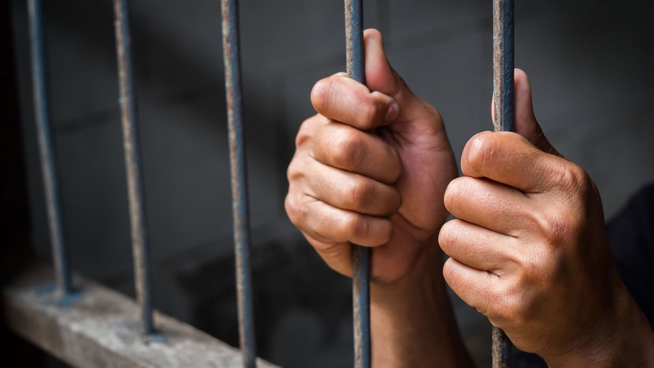 Deținuții grav bolnavi vor avea posibilitatea să iasă din penitenciare.