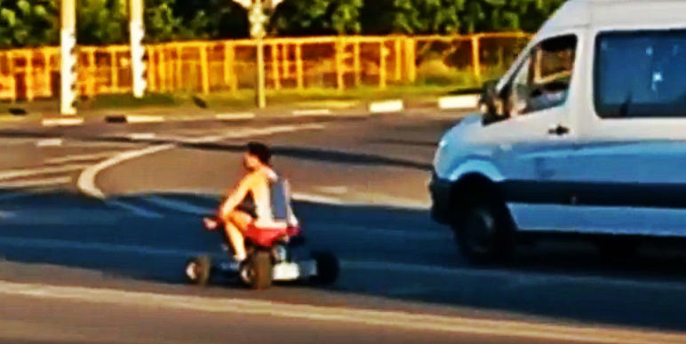 Вероятнее всего, игрушечное транспортное средство является самодельным.