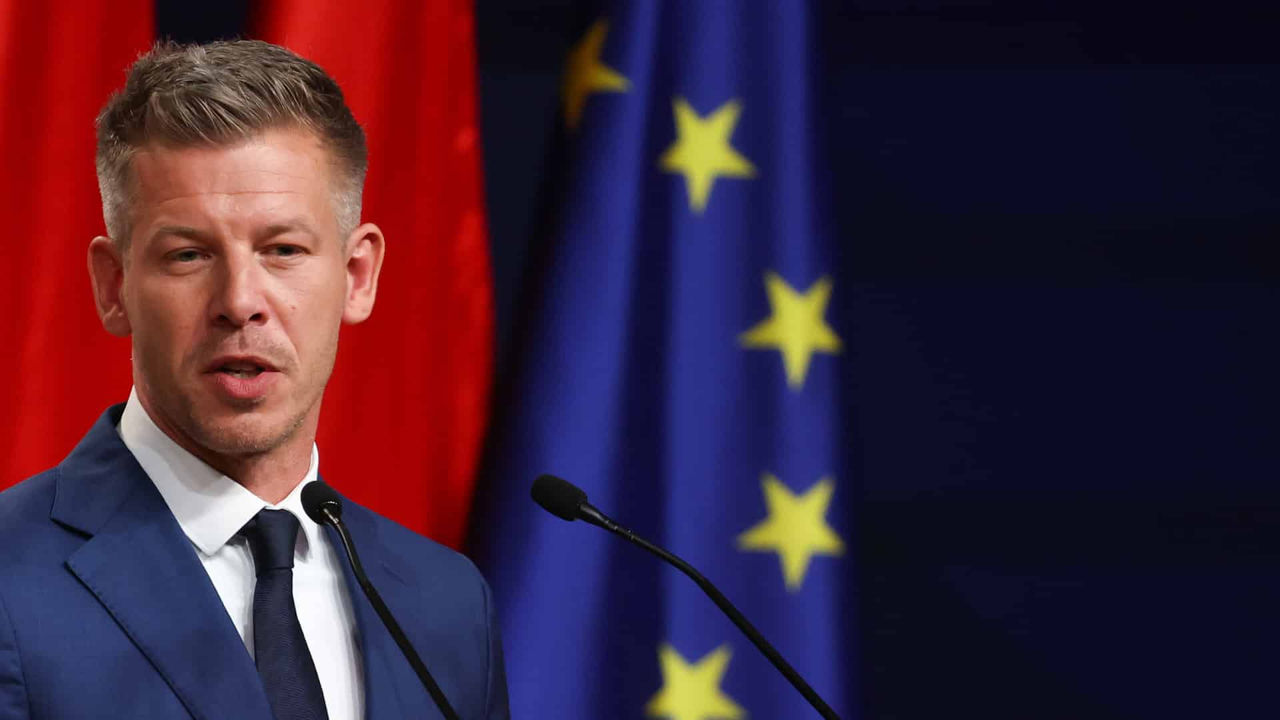 Мадьяр пригрозил уволить президента Венгрии в случае отказа от отставки.