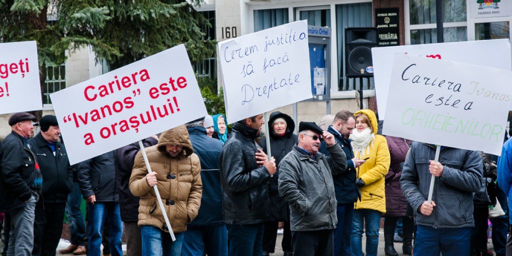 Locuitorii Orheiului protestează împotriva ilegalităților din partea afaceriștilor care exploatează cariera Ivanos. 