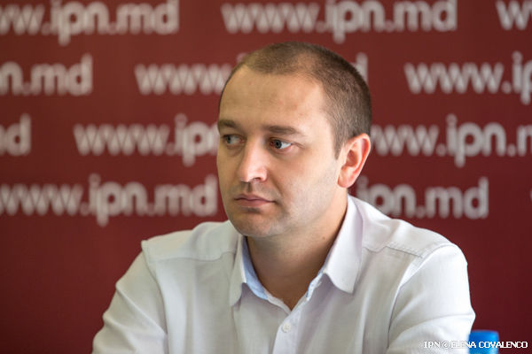 Sociolog: Bărbații fac mai puțin voluntariat decât femeile