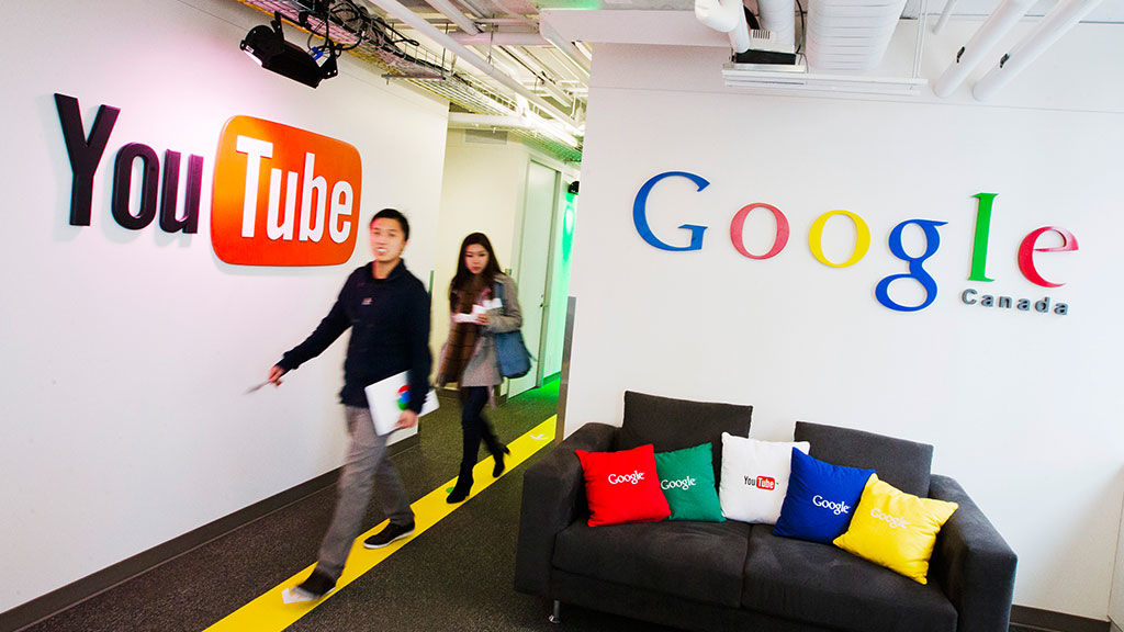 Google решил смягчить систему наказаний за нарушающие правила публикации на YouTube. 