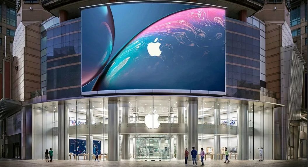 Bloomberg: Apple снова закроет магазины в США из-за коронавируса.