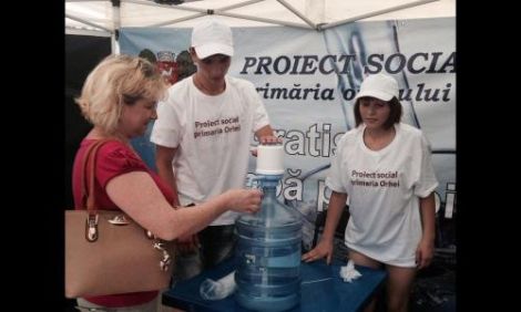 В Оргееве установлены палатки для бесплатной раздачи воды в жару.