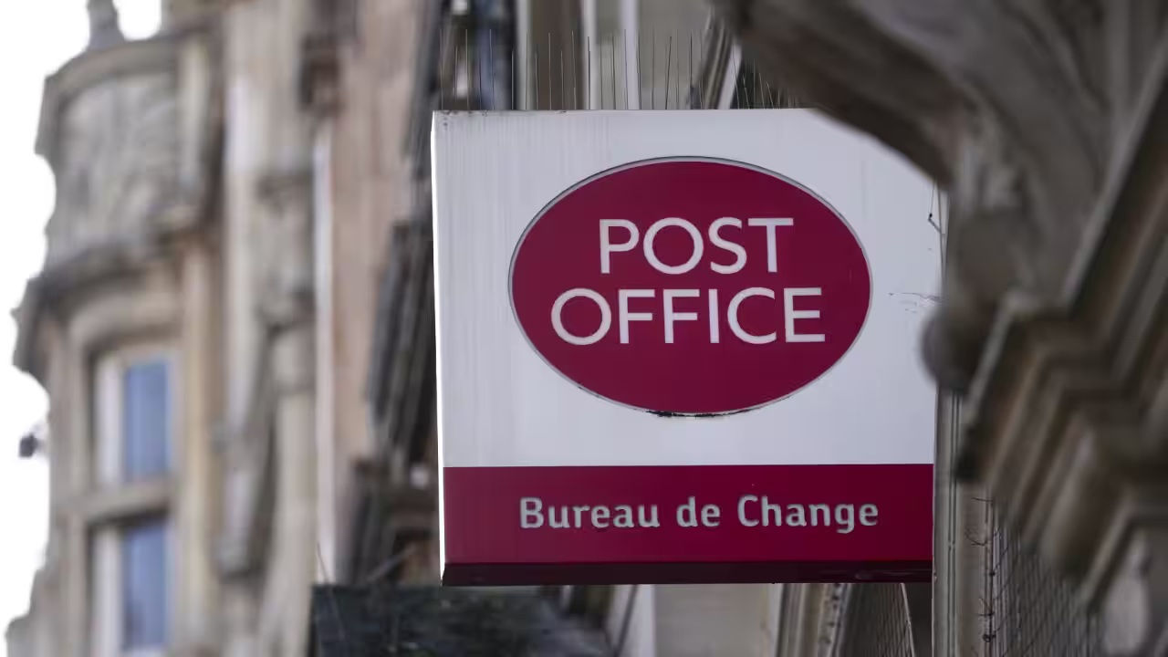 13 angajați ai Poștei din Marea Britanie s-au sinucis din cauza unui program defect.