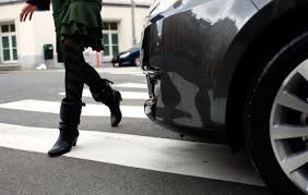 Un bărbat din capitală a fost lovit de un automobil în timp ce traversa strada pe zebră.  Foto: bihon.ro