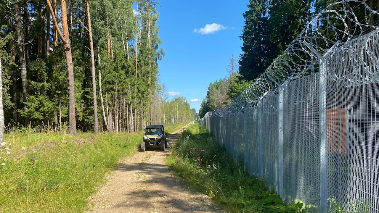 Вооруженные люди в масках проникли в Латвию из Беларуси.