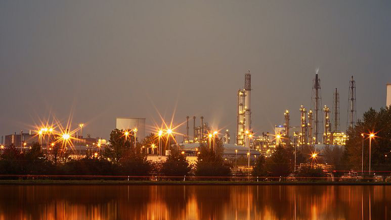 "Лукойл" планирует продать компании из США нефтезавод в Италии.