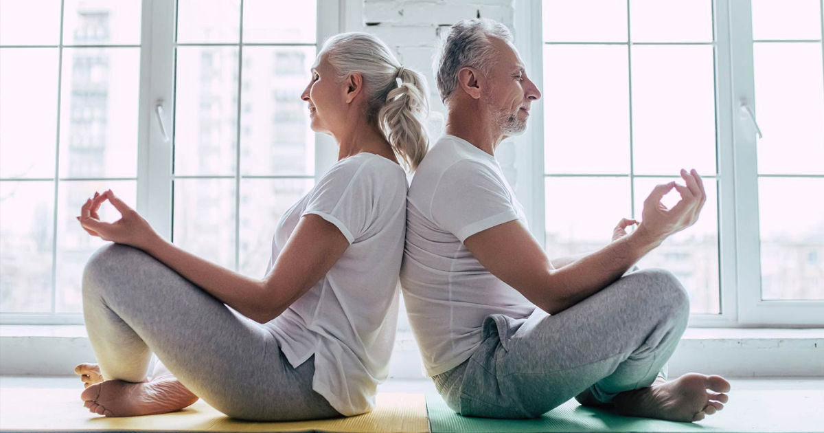 Генетики объяснили, почему один и тот же образ жизни старит людей по-разному.