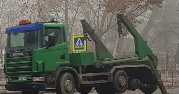 В Кишиневе у грузовика отлетело колесо и повредило автомобиль.