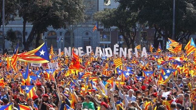 Catalonia: Oamenii au manifestat în sprijinul guvernului regional