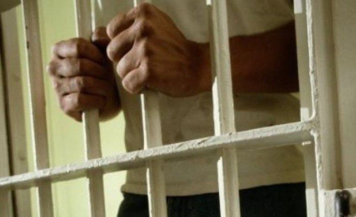 Detenție pe viață pentru cei doi indivizi care au stropit o tânără cu acid. Foto: cugetliber.ro