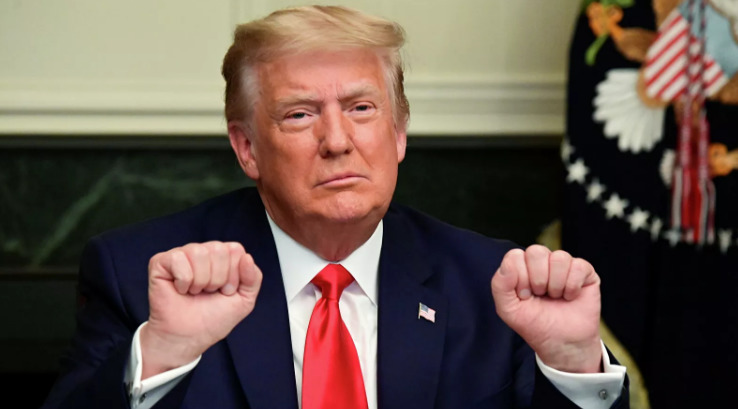 Трамп заявил, что выигрывает выборы.