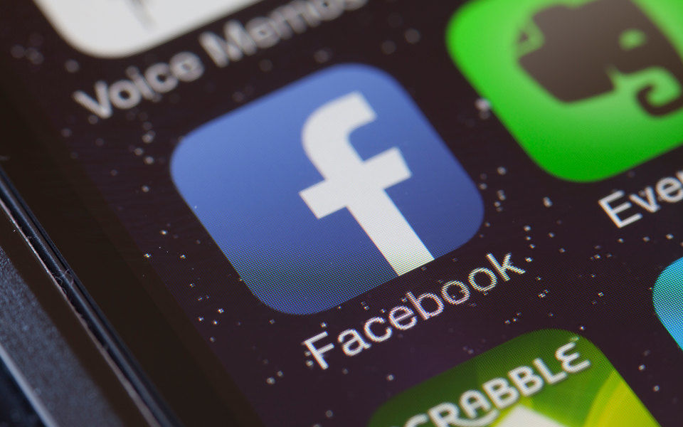 Facebook назвала причину последней утечки данных пользователей.