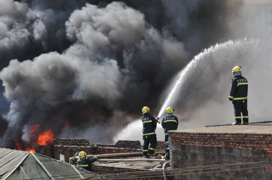 Zeci de oameni au murit într-o explozie la o cafenea din China. Foto: antena3.ro