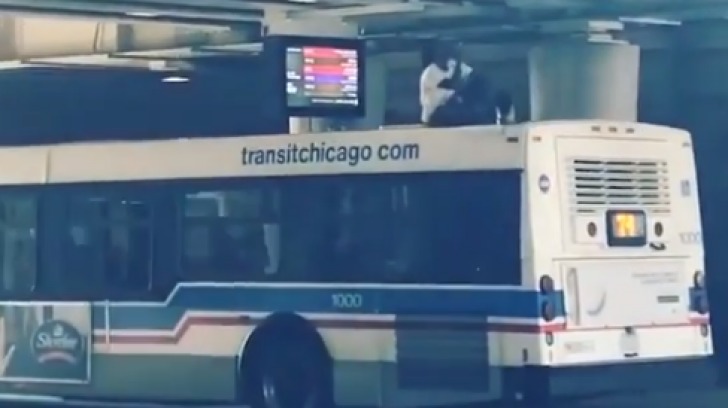 Video viral: Nu a avut bani de bilet, așa că s-a urcat pe autobuz. Foto: realitatea.net