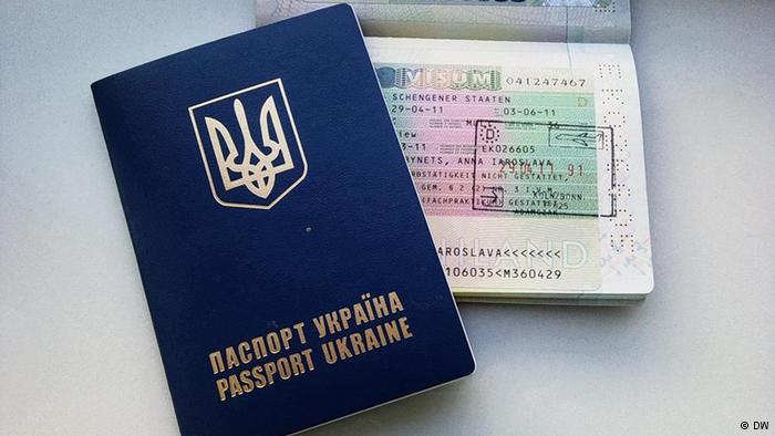 Еще одной проблемой могут стать беженцы из Донбасса и Крыма, желающие получить убежище в странах ЕС.