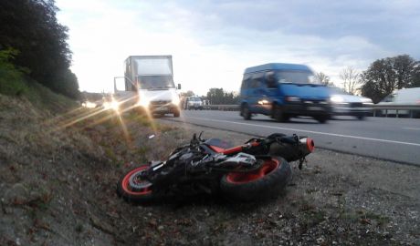 Un bărbat în vârstă de 34 de ani din localitatea Rădenii Vechi a fost lovit mortal de o motocicletă. Foto: foto simbol
