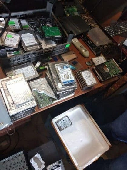 Полицейские изъяли тысячи файлов с детской порнографией.
