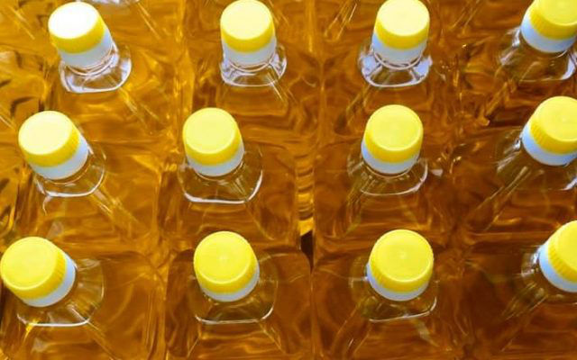 В магазинах Испании призывают ограничить покупку подсолнечного масла.