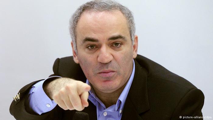 Каспаров подчеркнул, что лидеры западных стран не должны идти на компромисс с Кремлем.