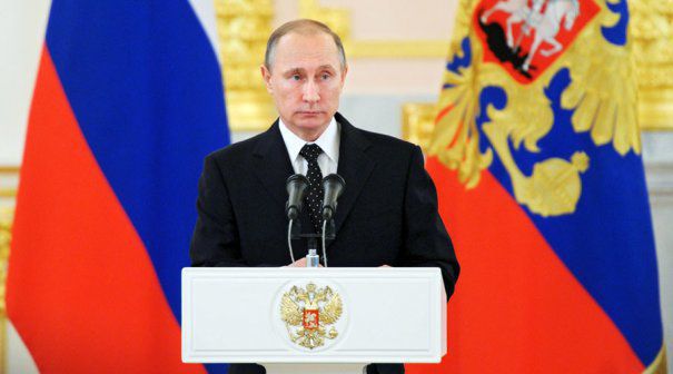 Vladimir Putin a dat asigurări că nu va schimba Constituţia rusă pentru a se agăţa de putere.
