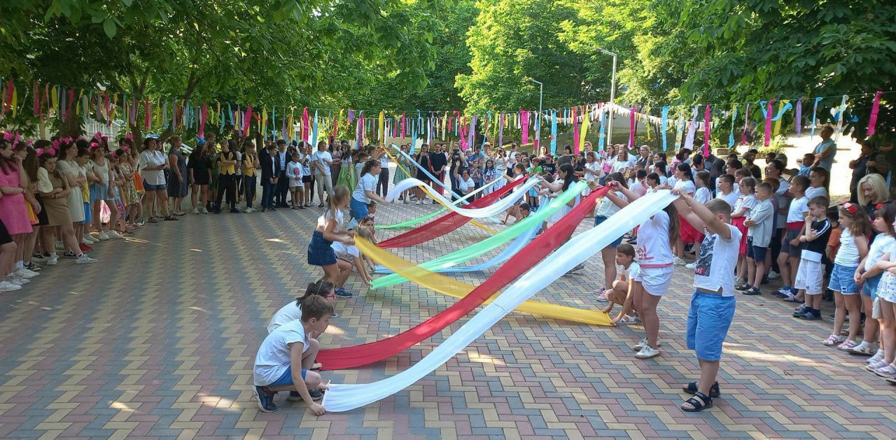 Zeci de tabere s-au deschis la Chișinău pentru 13.300 de elevi.