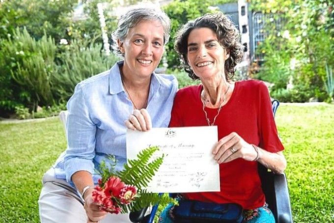 Prima căsătorie între persoane de acelaşi sex din Australia s-a încheiat tragic, după 48 de zile. 