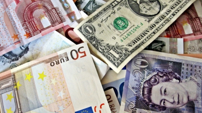 В структуре проданных валют, продолжает расти доля российского рубля.