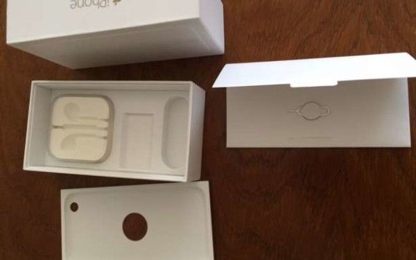 A comandat pe internet un iPhone 6 și a primit un colet cu două ciocolate.