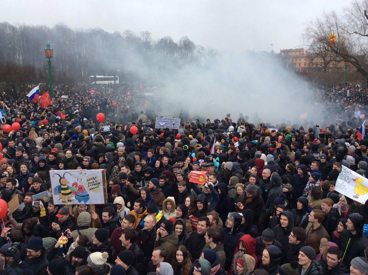В Петербурге на митинг против коррупции пришли до 10 тысяч человек. Фото: twitter.com