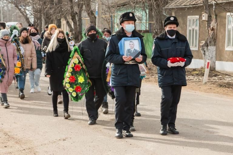 В МВД проводили в последний путь трагически погибшего молодого офицера Валентина Кожокаря.
