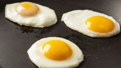 Un ou conţine aproape toate vitaminele şi microelementele necesare pentru întărirea sănătăţii. Foto: realitatea.net