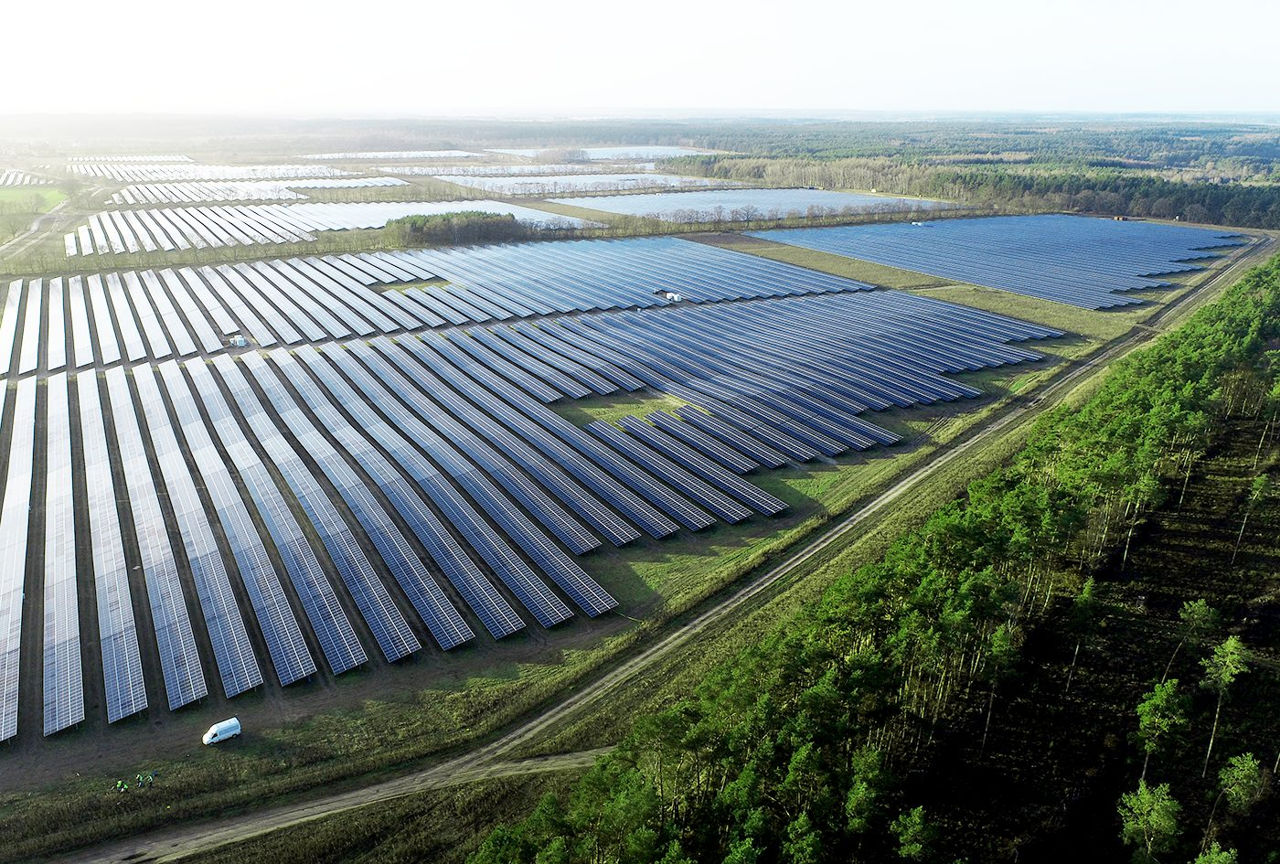 Jumătate din energia electrică a UE în 2024 a provenit din surse regenerabile.