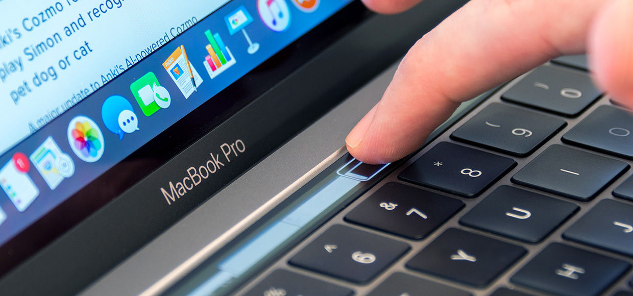 У новых MacBook Pro пропадает интернет при подключении флешки.