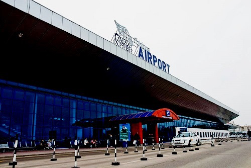 Аэропорт стал открытыми воротами для российских войск, которые беспрепятственно прибывают сюда и далее направляются в Приднестровье.