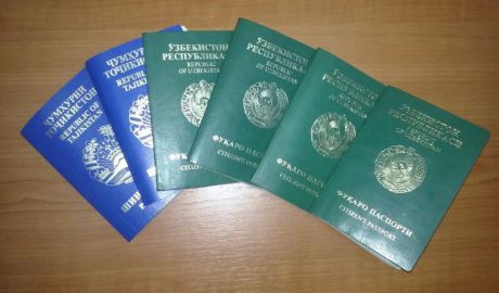 Doi cetăţeni ai Tadjikistanului prinşi la Aeroport cu şase paşapoarte false în bagaje. Foto: jurnal.md