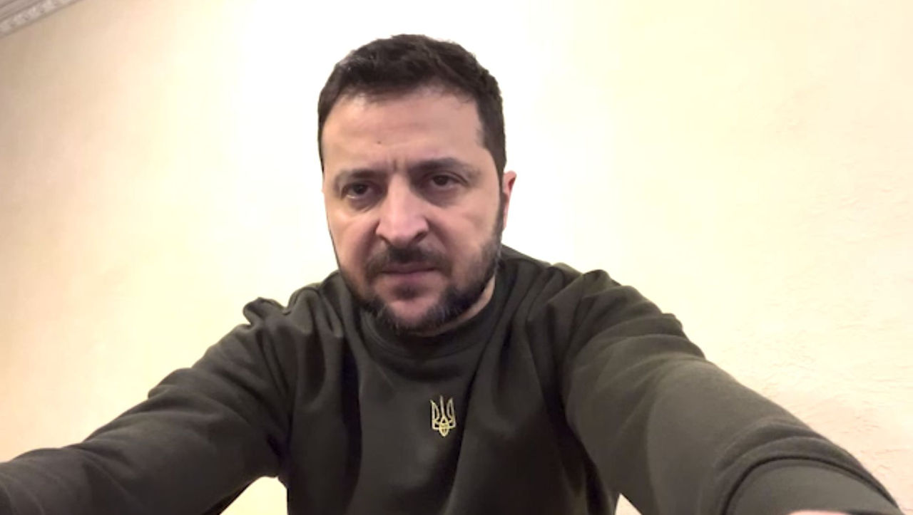 Зеленский о ситуации со светом в Одессе: Попадания дронов были критическими.