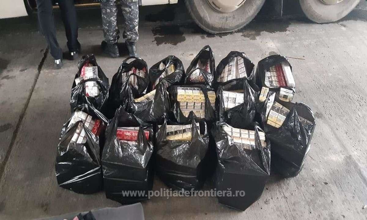 В Румынии в автобусе "Кишинев-Стамбул" нашли 82000 контрабандных сигарет.