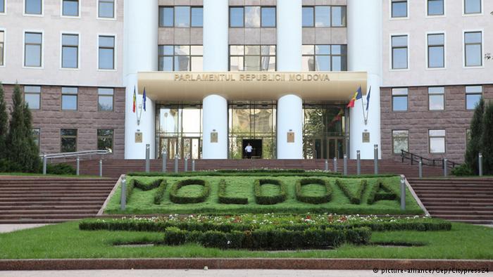 В Молдавии живет порядка четырех миллионов человек, 6 процентов из которых относятся к русскоязычному меньшинству.