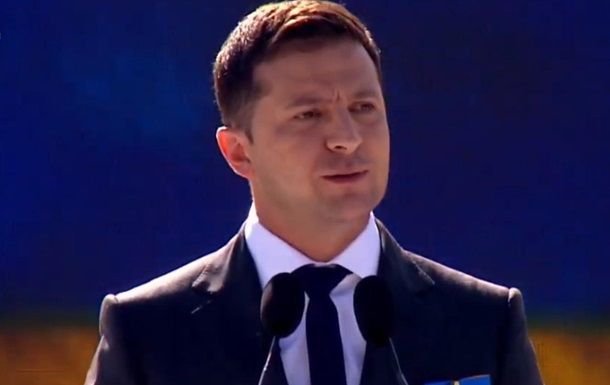 Глава государства рассказал, что каждый его день начинается со сводки Генштаба о ситуации на Донбассе.