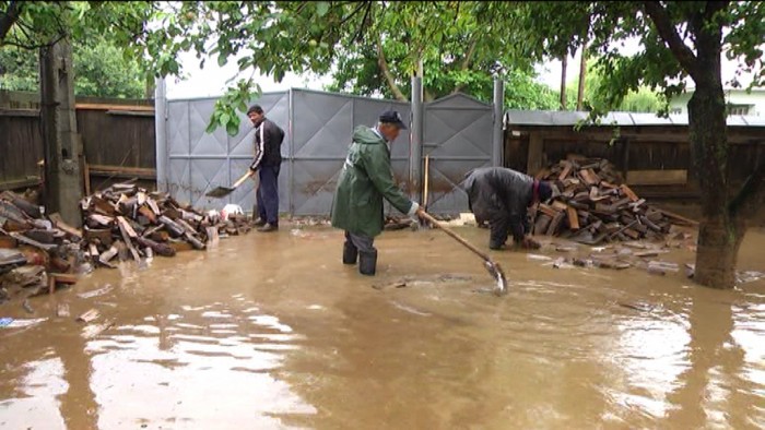Ploile de ieri, 18 septembrie, au deteriorat porțiuni de drum în trei localități din raionul Telenești.