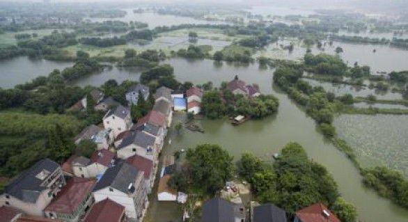 21 de morți în China după trecerea unei furtuni tropicale. Foto: Xinhua